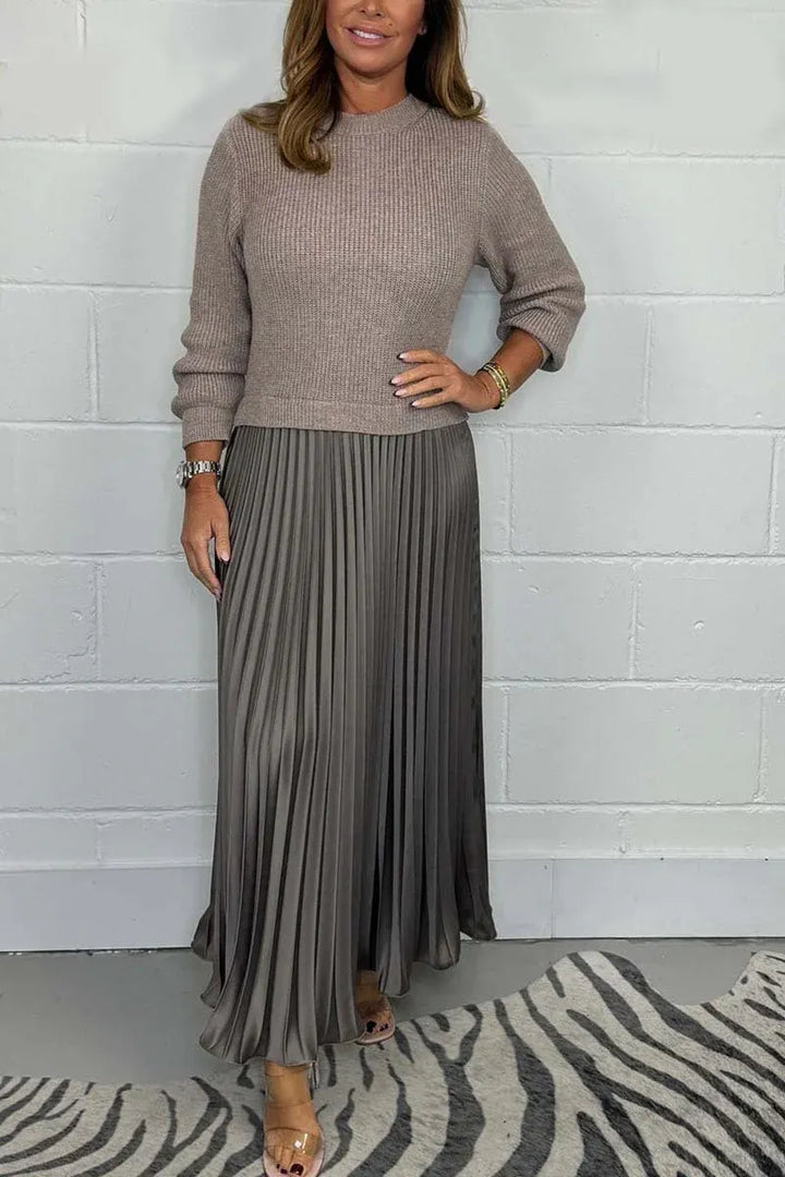 Charlotte |Pleated dress with knitted top